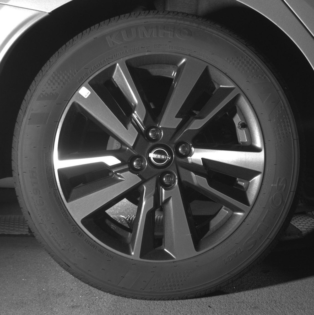 Used 2025 Nissan Versa SV image 12