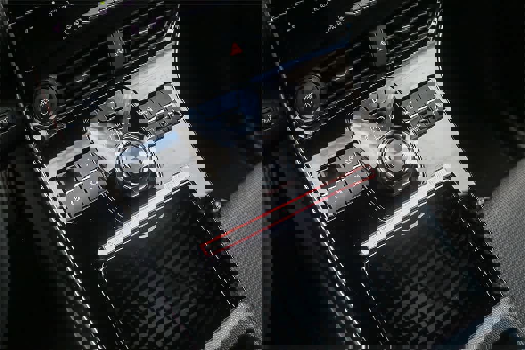 Used 2025 Subaru Solterra Premium image 19