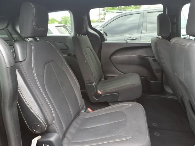 Used 2019 Chrysler Pacifica Touring Plus w/ S Appearance Package FWD image 7