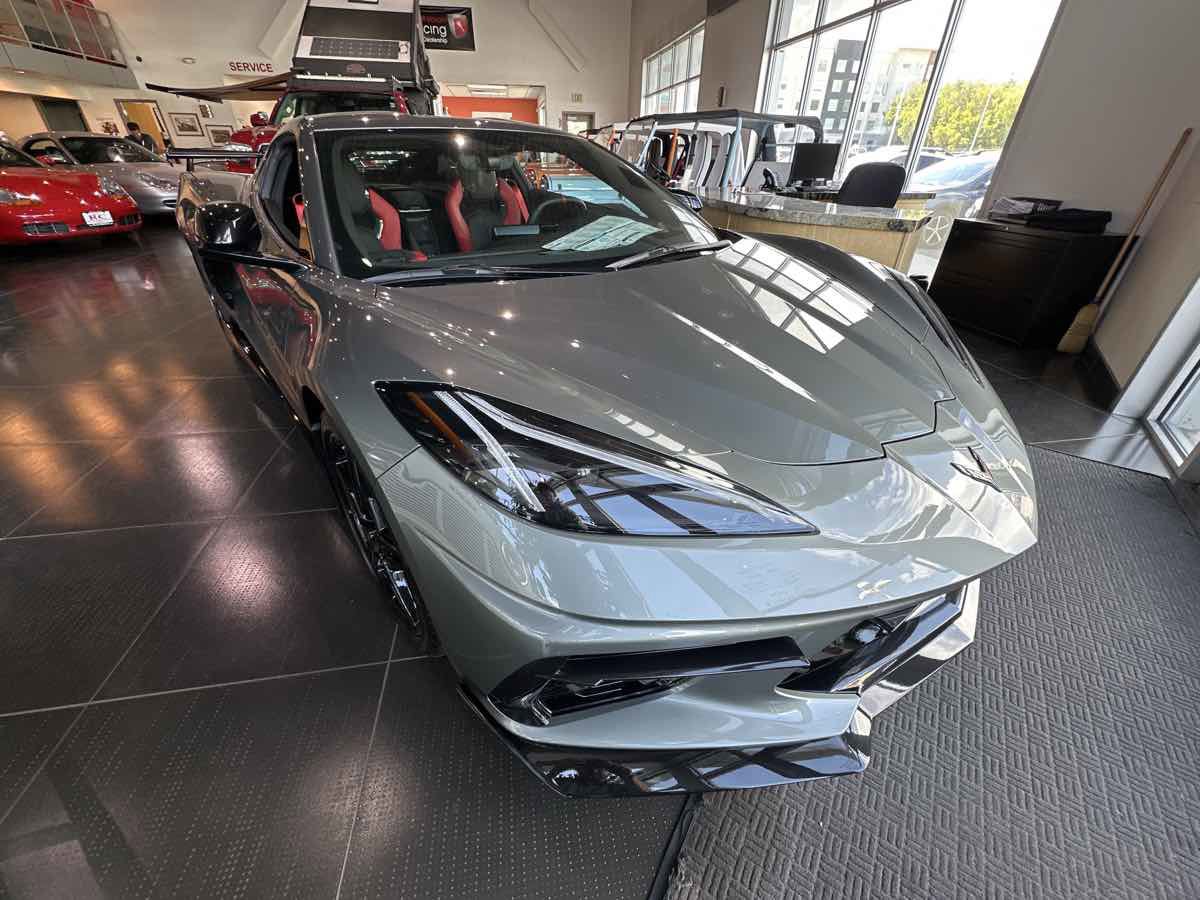 Used 2022 Chevrolet Corvette Stingray Preferred Cpe w/ Z51 Performance Package image 2