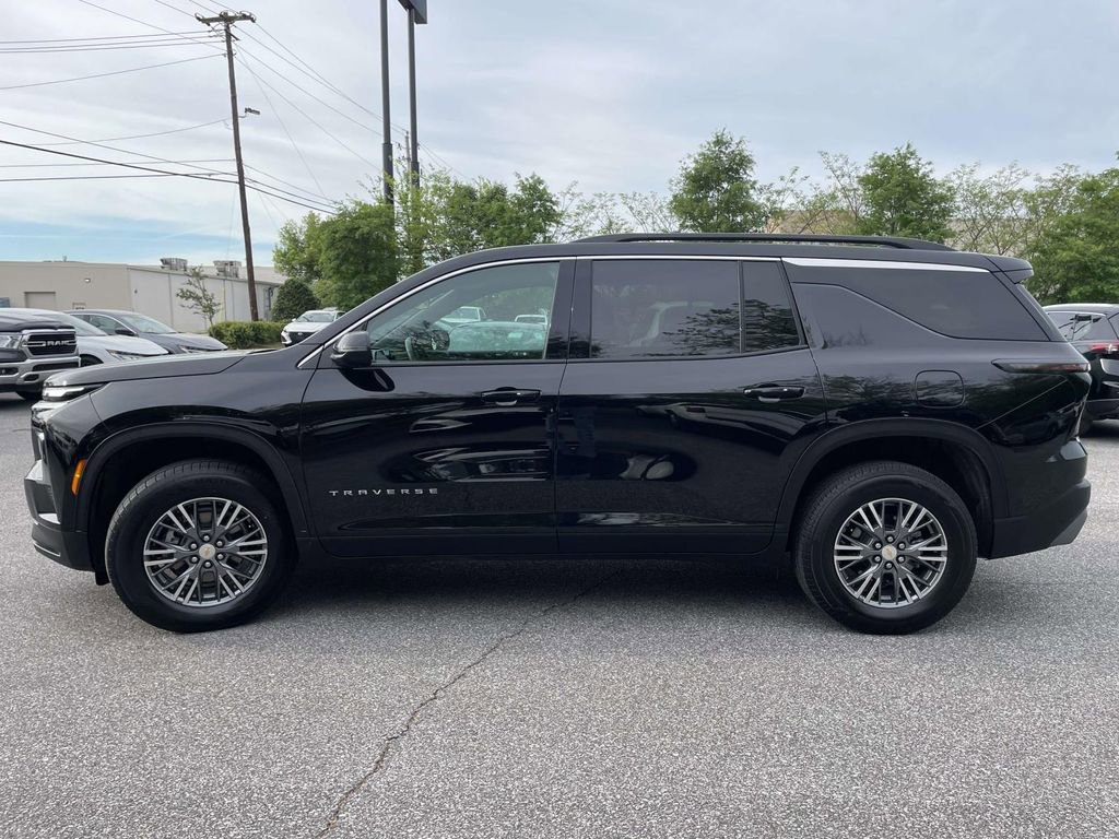 Used 2025 Chevrolet Traverse LT FWD image 6