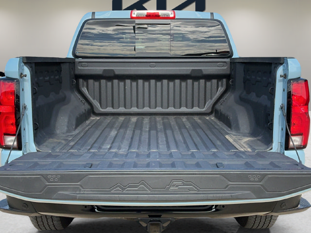 Used 2025 Chevrolet Colorado Z71 w/ Technology Package AWD/4WD image 10