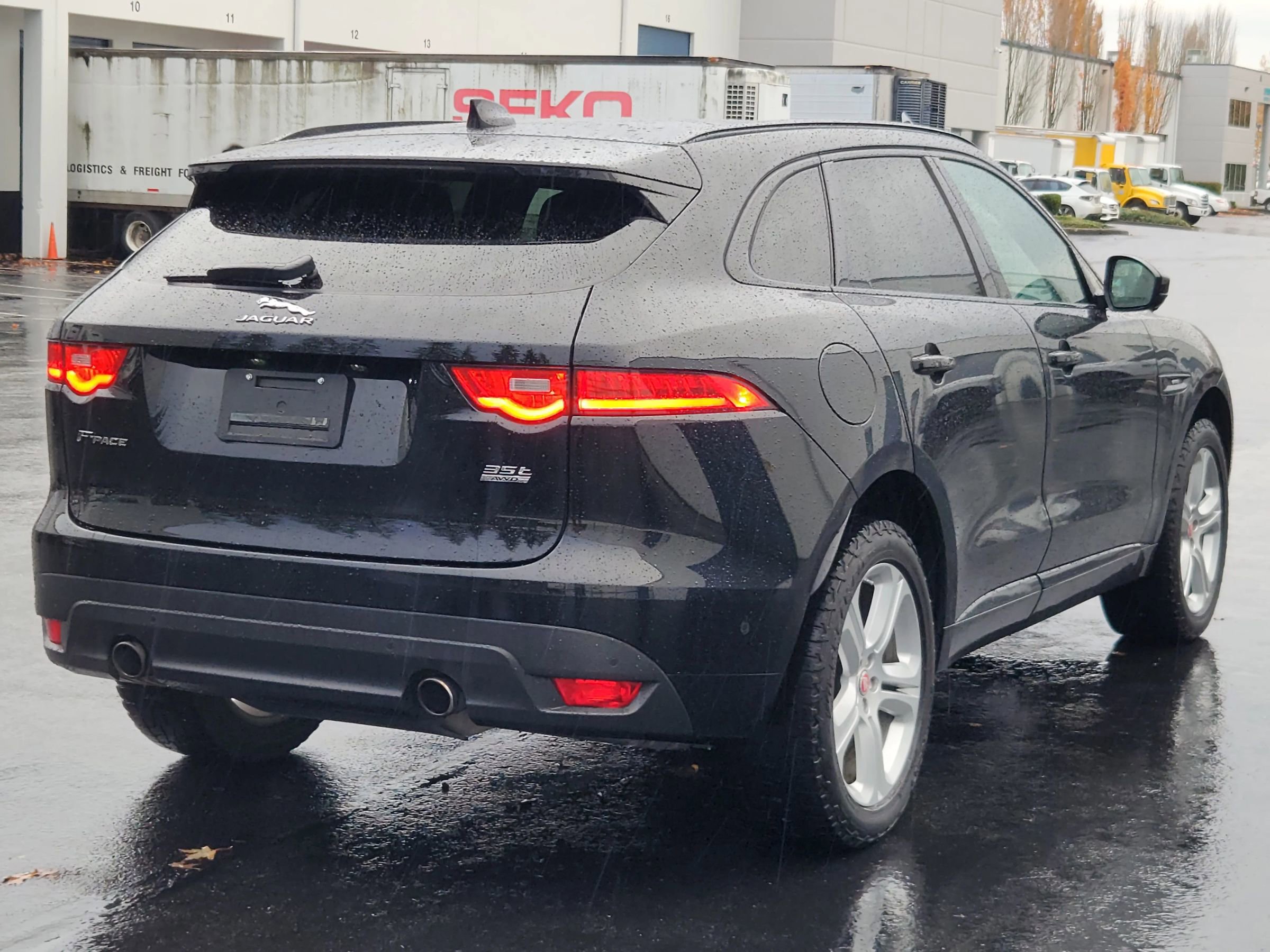 Used 2017 Jaguar F-PACE R-Sport image 4