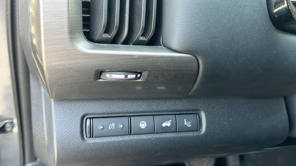Used 2023 Nissan Pathfinder Platinum AWD/4WD image 11