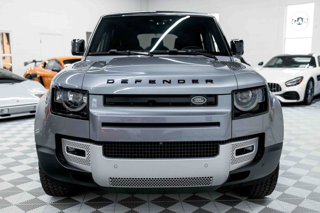 Used 2023 Land Rover Defender 130 SE image 4