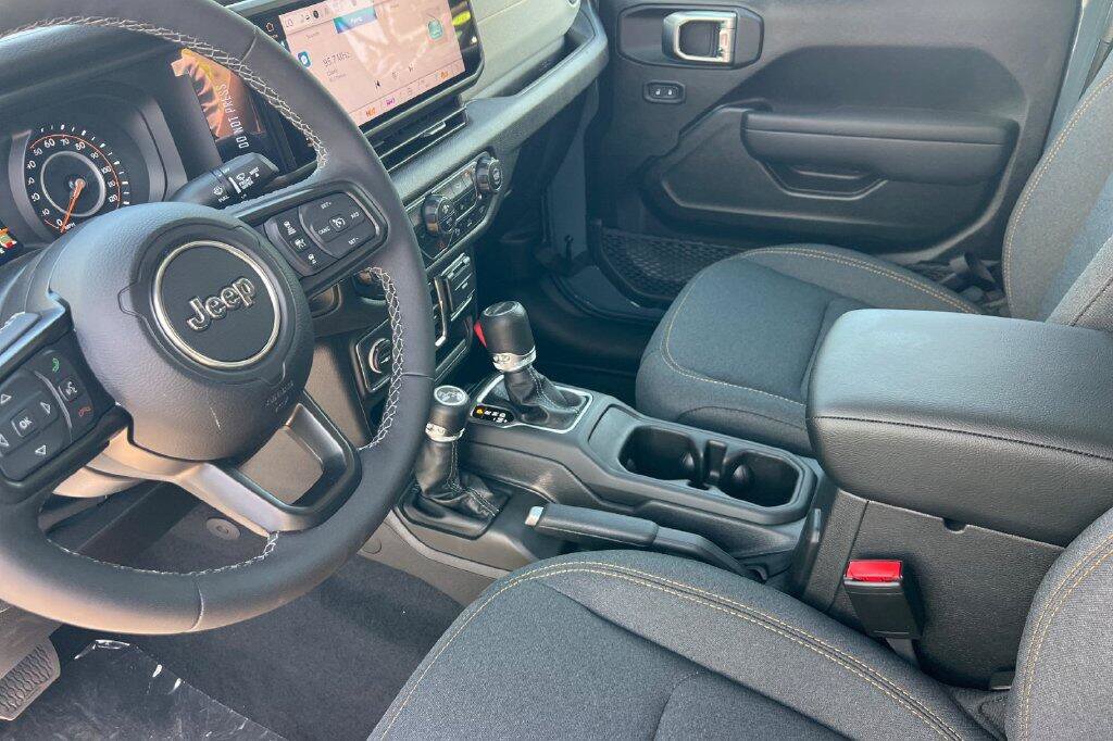 New 2026 Jeep Gladiator Sport AWD/4WD image 10