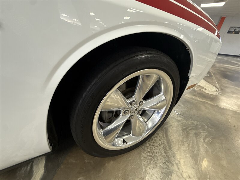 Used 2014 Dodge Challenger R/T RWD image 9
