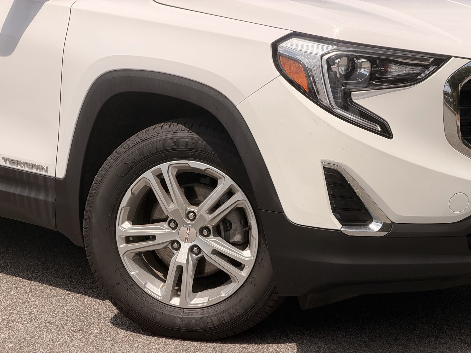 Used 2021 GMC Terrain SLE w/ Driver Convenience Package AWD/4WD image 3