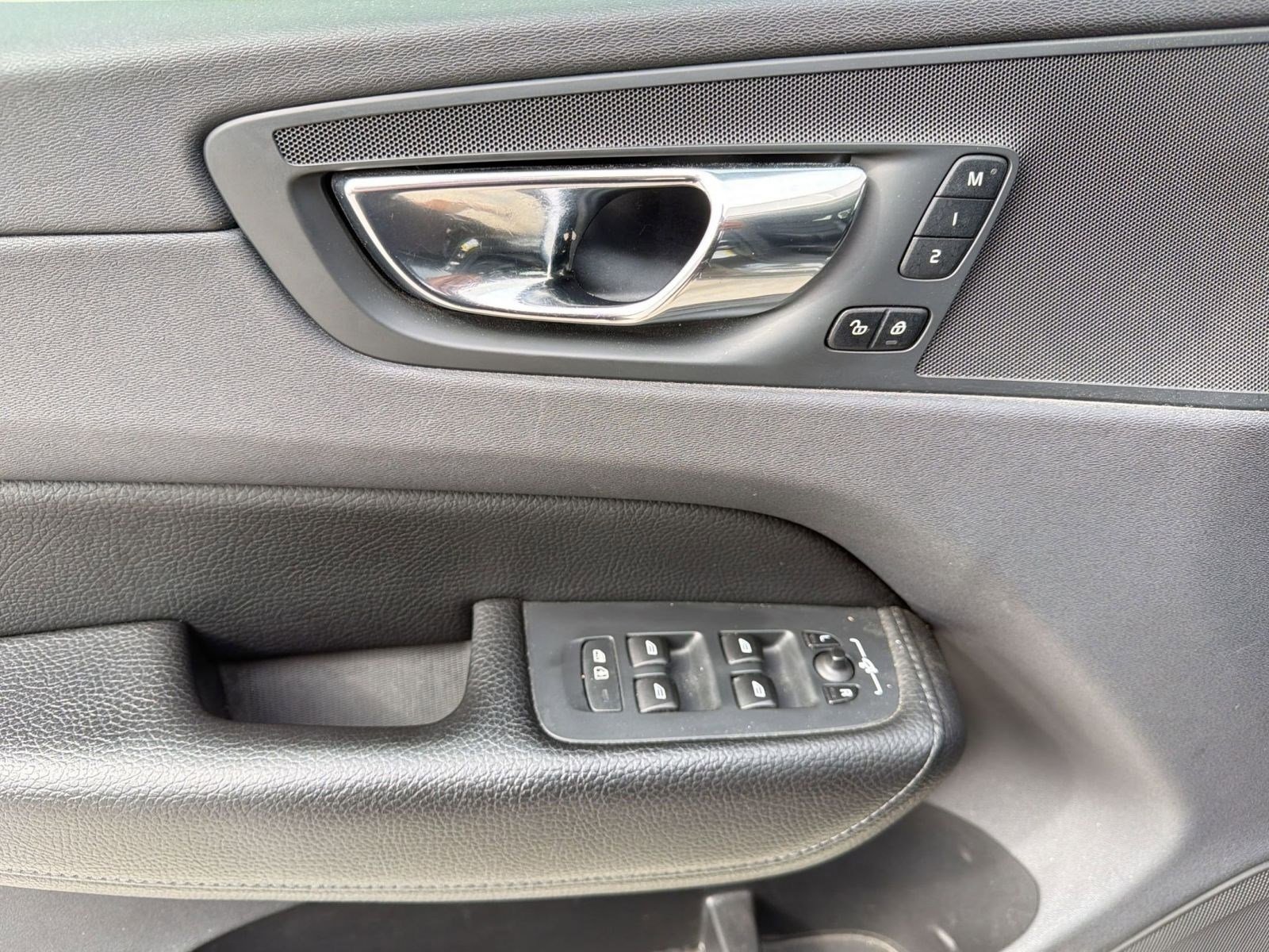 Used 2019 Volvo XC60 T5 Momentum w/ Premium Package image 13