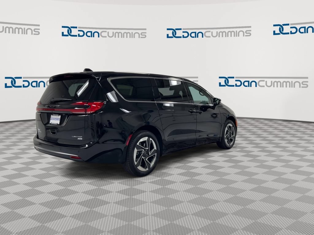 New 2027 Chrysler Pacifica Limited w/ Family Tech Group AWD/4WD image 8