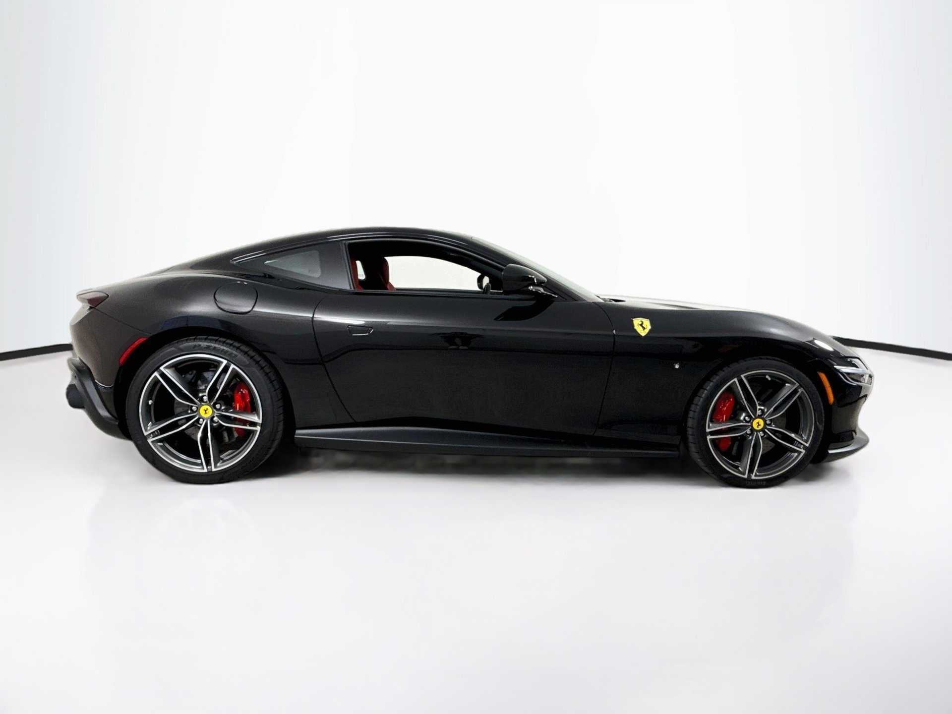 Certified 2022 Ferrari Roma RWD image 8