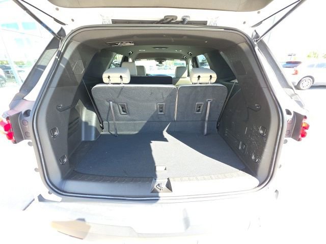 Used 2023 Chevrolet Traverse LS w/ Safety Package image 27