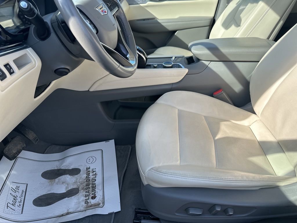 Used 2023 Cadillac XT6 Premium Luxury image 9