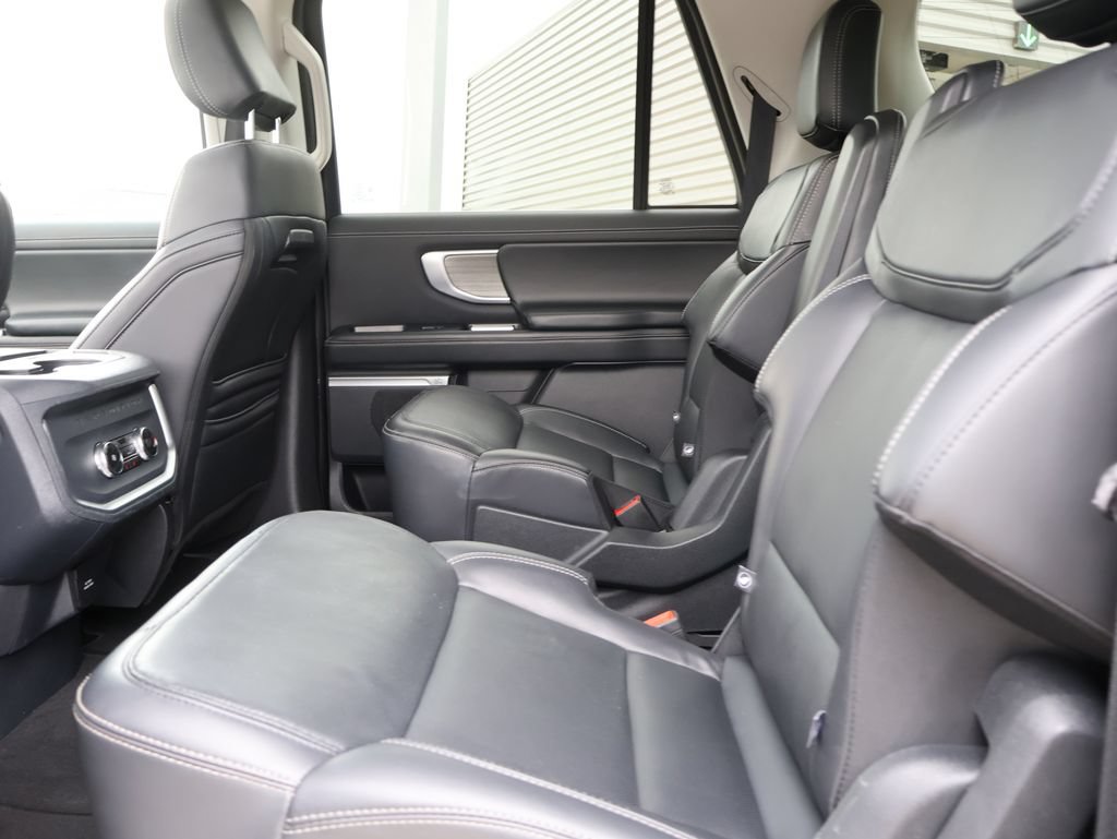 Used 2025 Ford Expedition Max Platinum AWD/4WD image 20