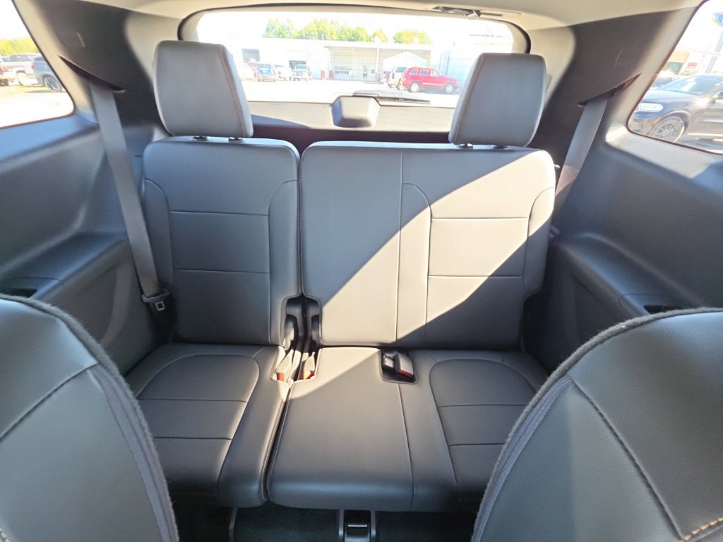 Used 2021 Chevrolet Traverse RS FWD image 22