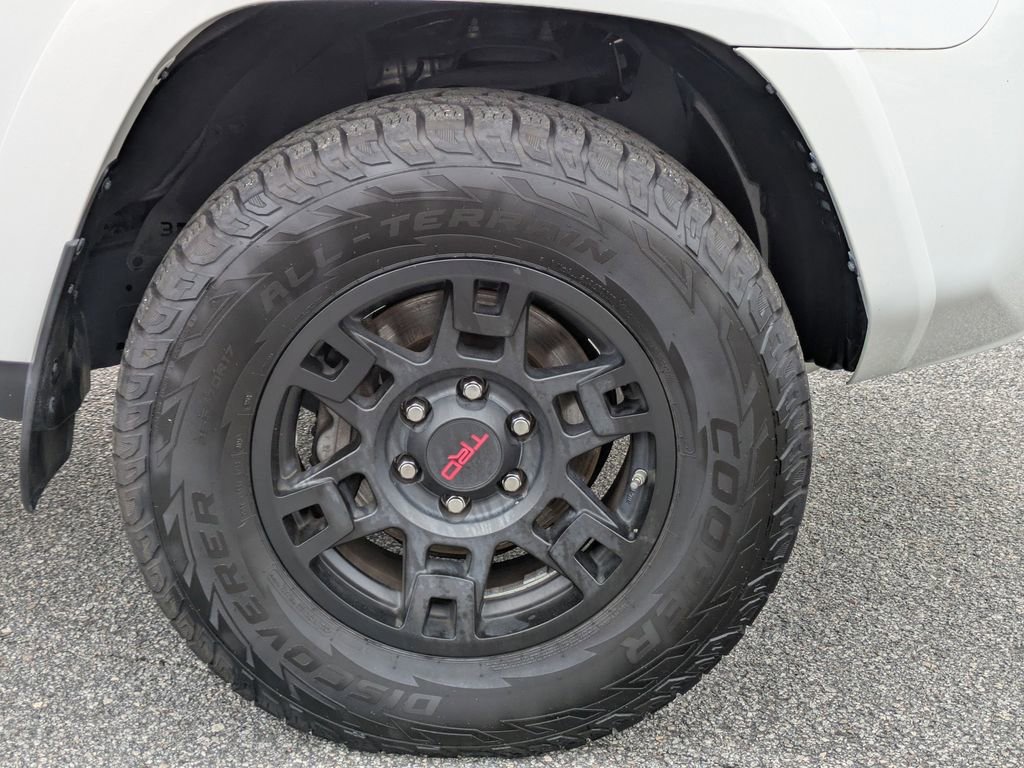 Used 2021 Toyota 4Runner Venture w/ Moonroof Package image 12