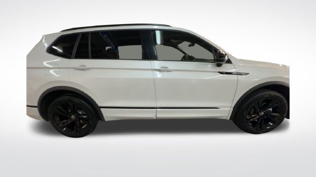 Certified 2024 Volkswagen Tiguan SE R-Line AWD/4WD image 10