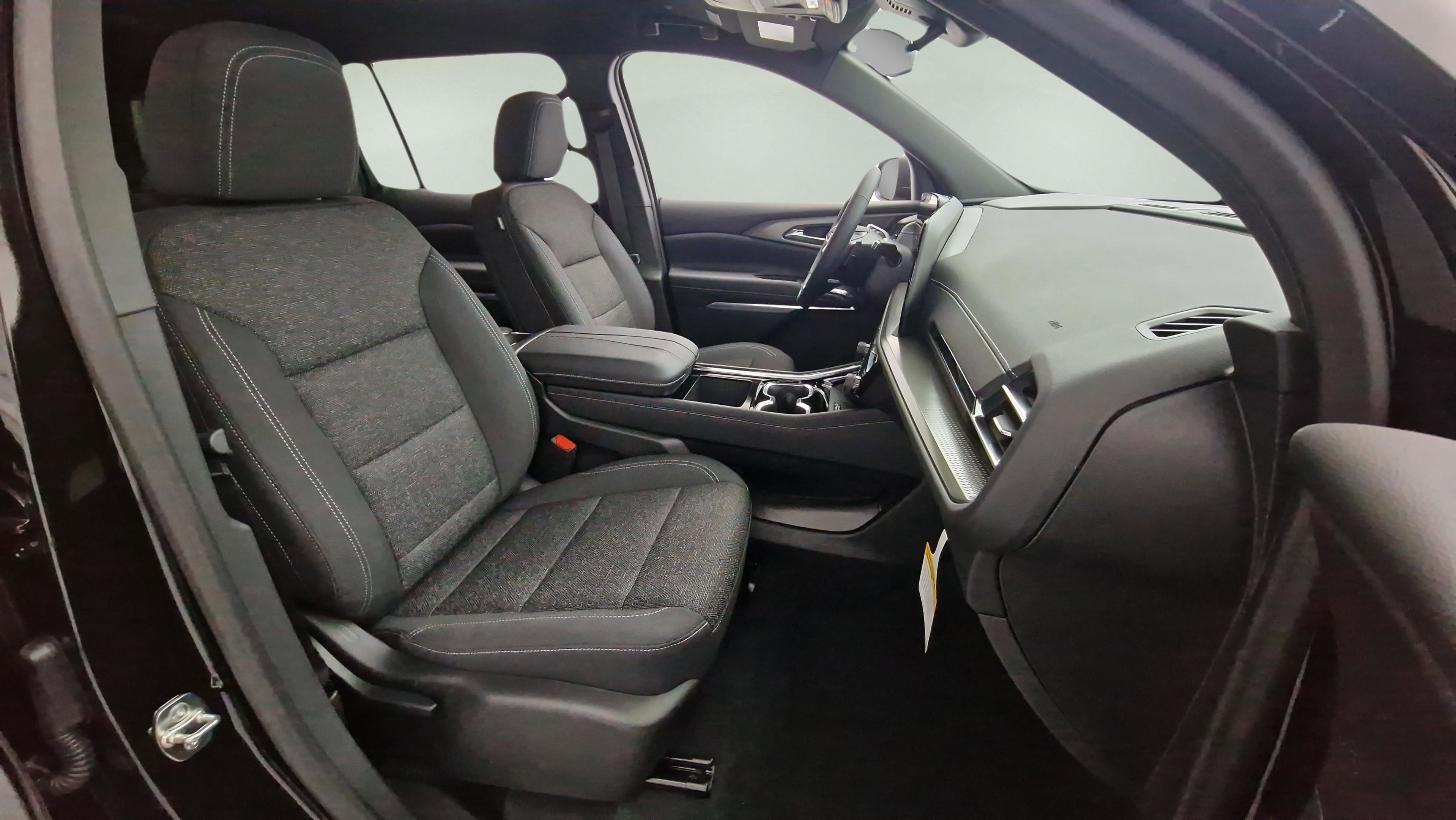 New 2026 Chevrolet Traverse LT w/ Driver Confidence Package FWD image 30