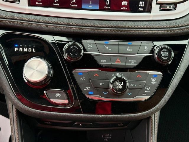 New 2026 Chrysler Pacifica Pinnacle image 28