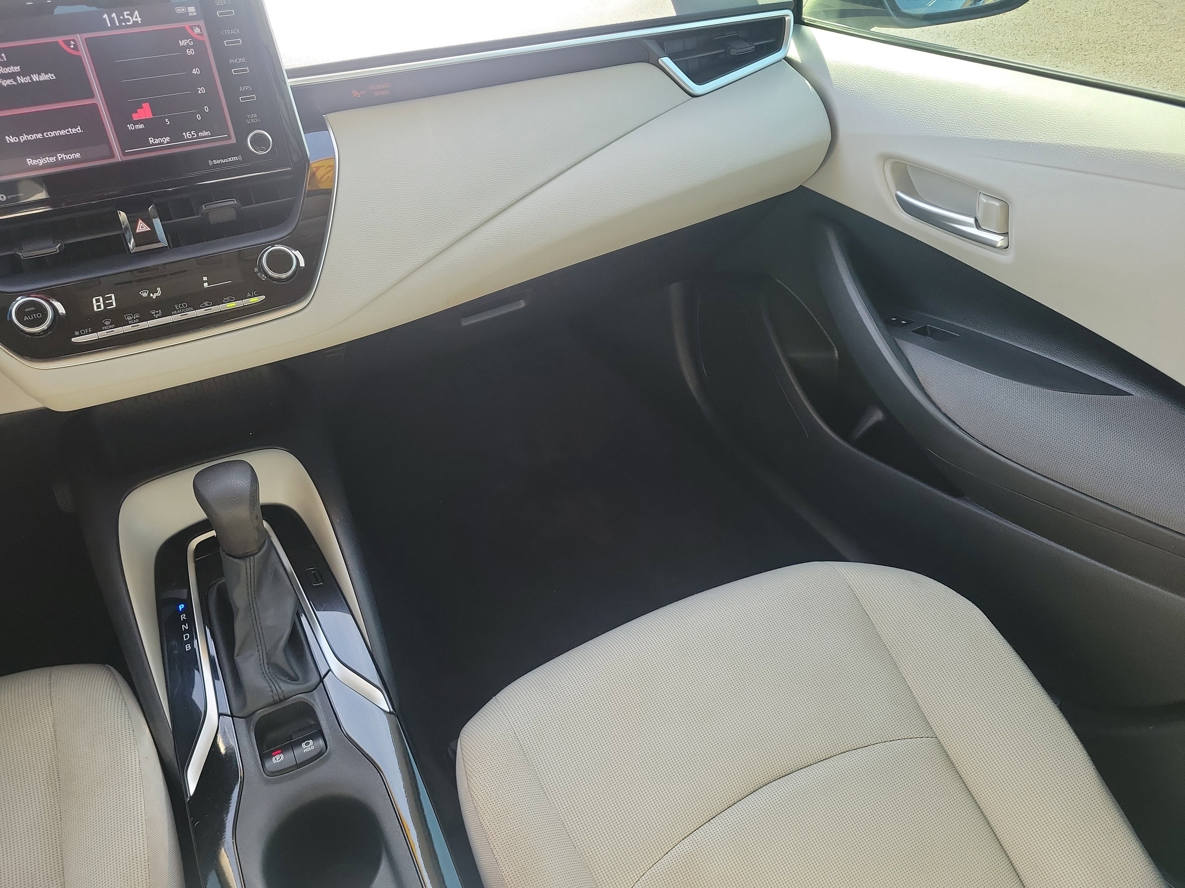 Used 2021 Toyota Corolla LE image 11