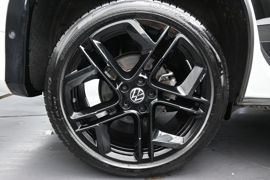 Used 2025 Volkswagen Tiguan SE R-Line AWD/4WD image 30