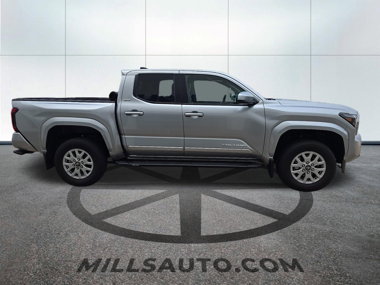 Used 2025 Toyota Tacoma SR5 AWD/4WD image 3