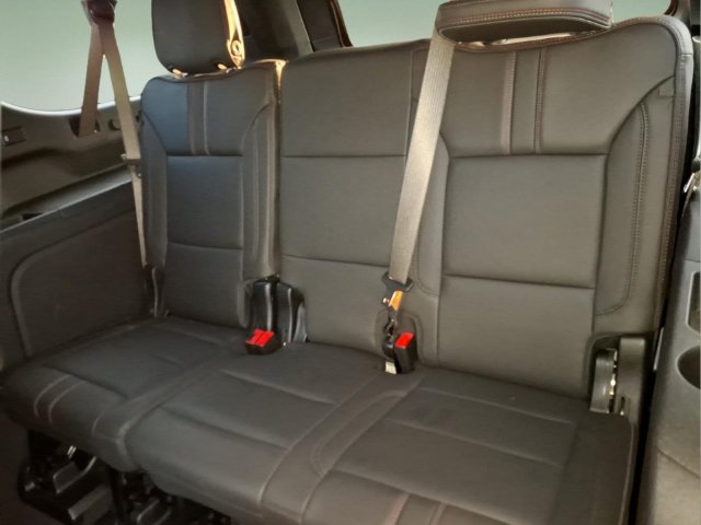 Used 2024 Chevrolet Suburban RST w/ Luxury Package RWD image 13