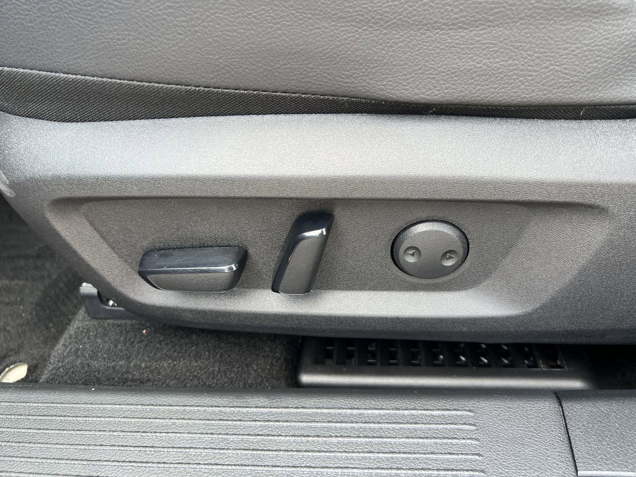 Certified 2023 Nissan Rogue SL w/ SL Premium Package image 22