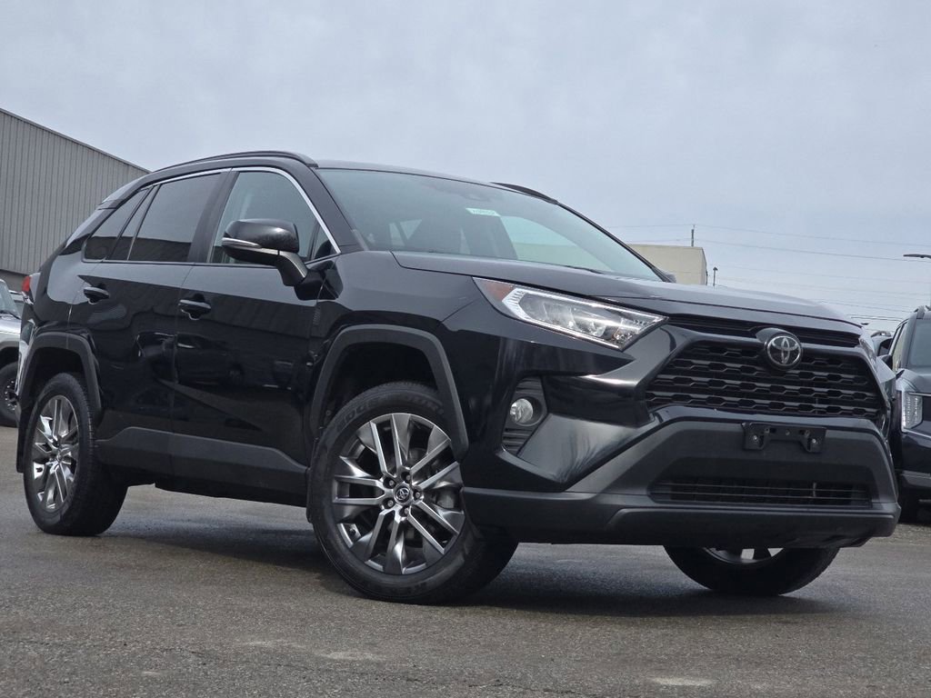 Used 2020 Toyota RAV4 XLE Premium image 2