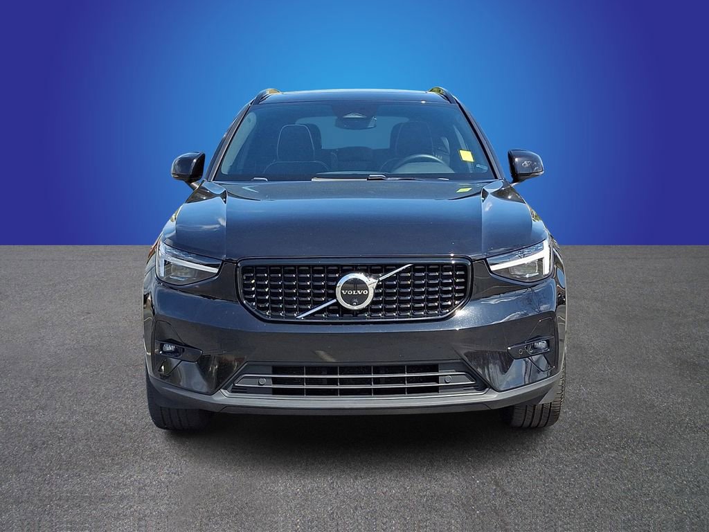 Used 2024 Volvo XC40 B5 Plus image 2
