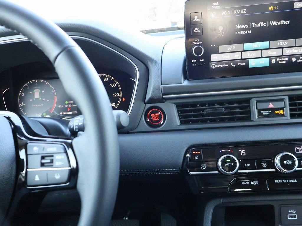 Certified 2025 Honda Pilot Touring image 29