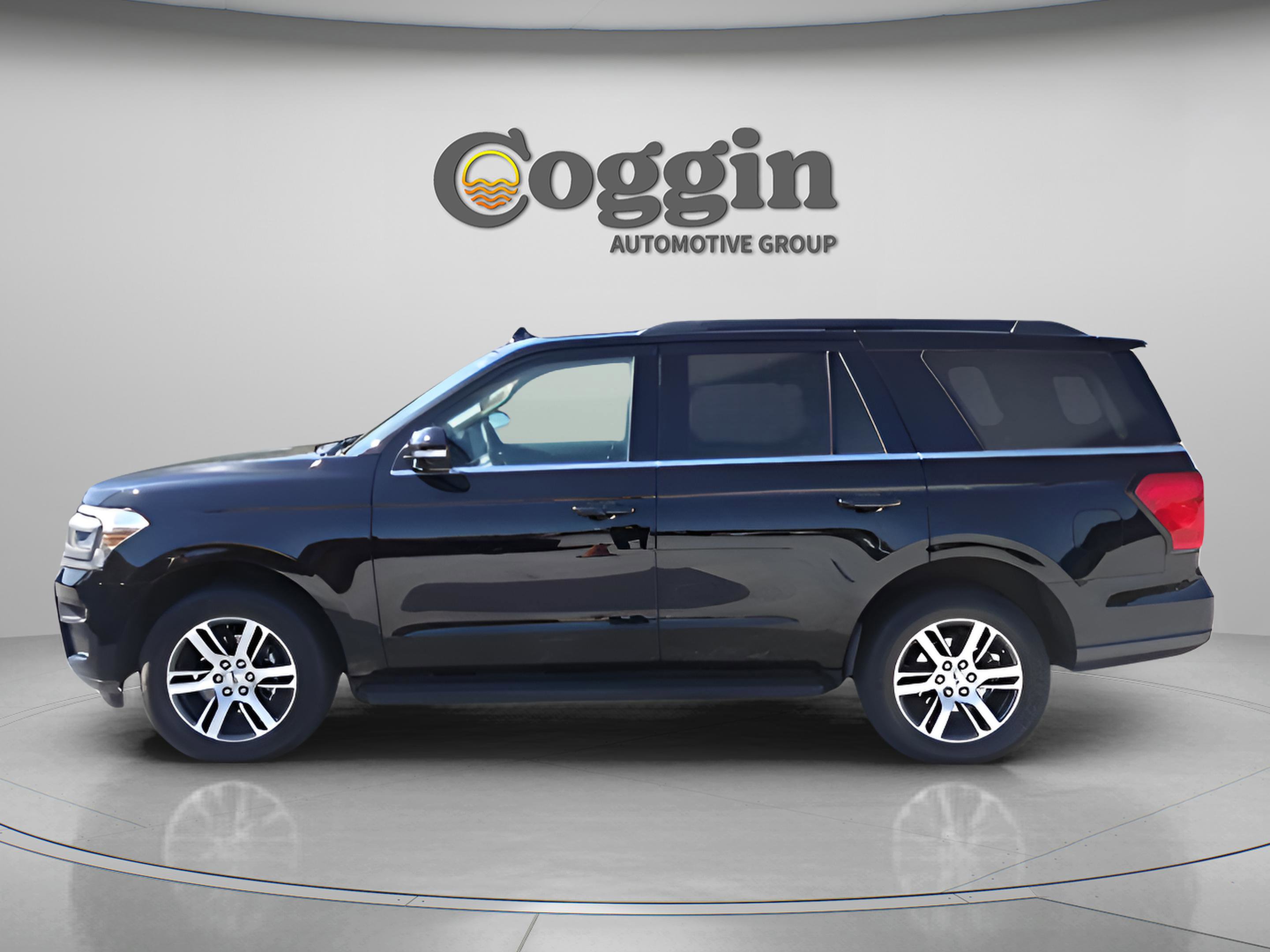 Used 2024 Ford Expedition XLT RWD image 2