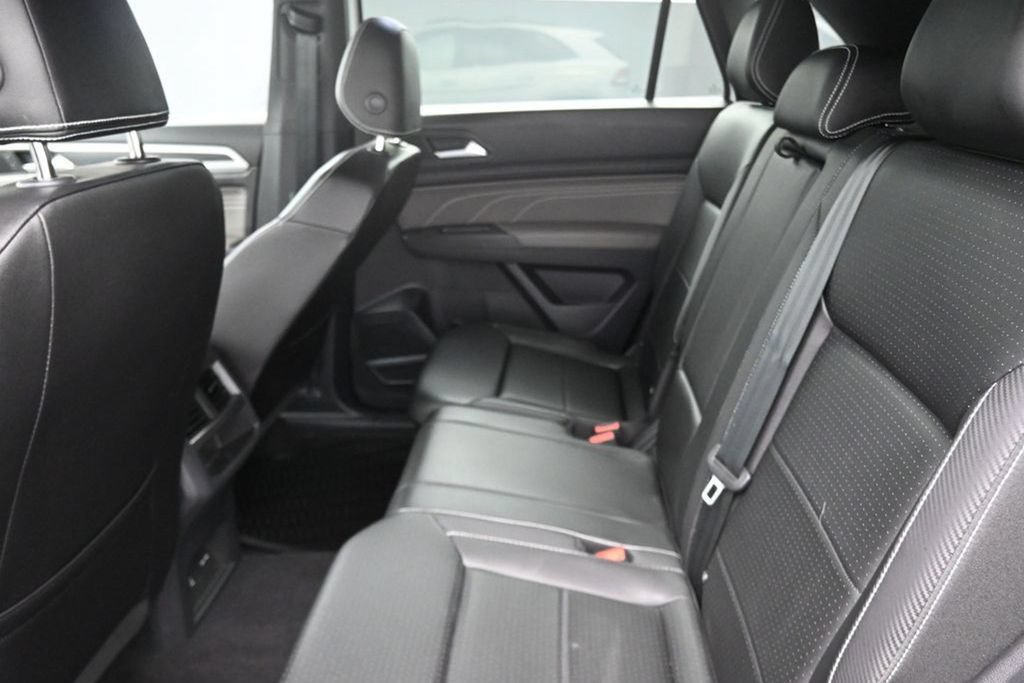 Used 2023 Volkswagen Atlas Cross Sport SEL R-Line AWD/4WD image 10