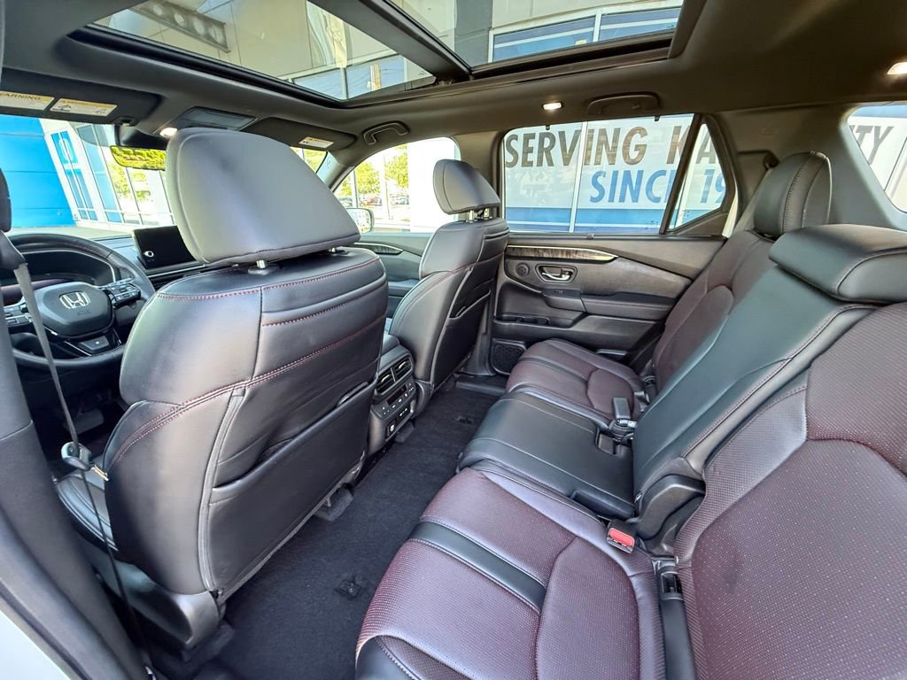 Used 2025 Honda Pilot Black Edition image 30