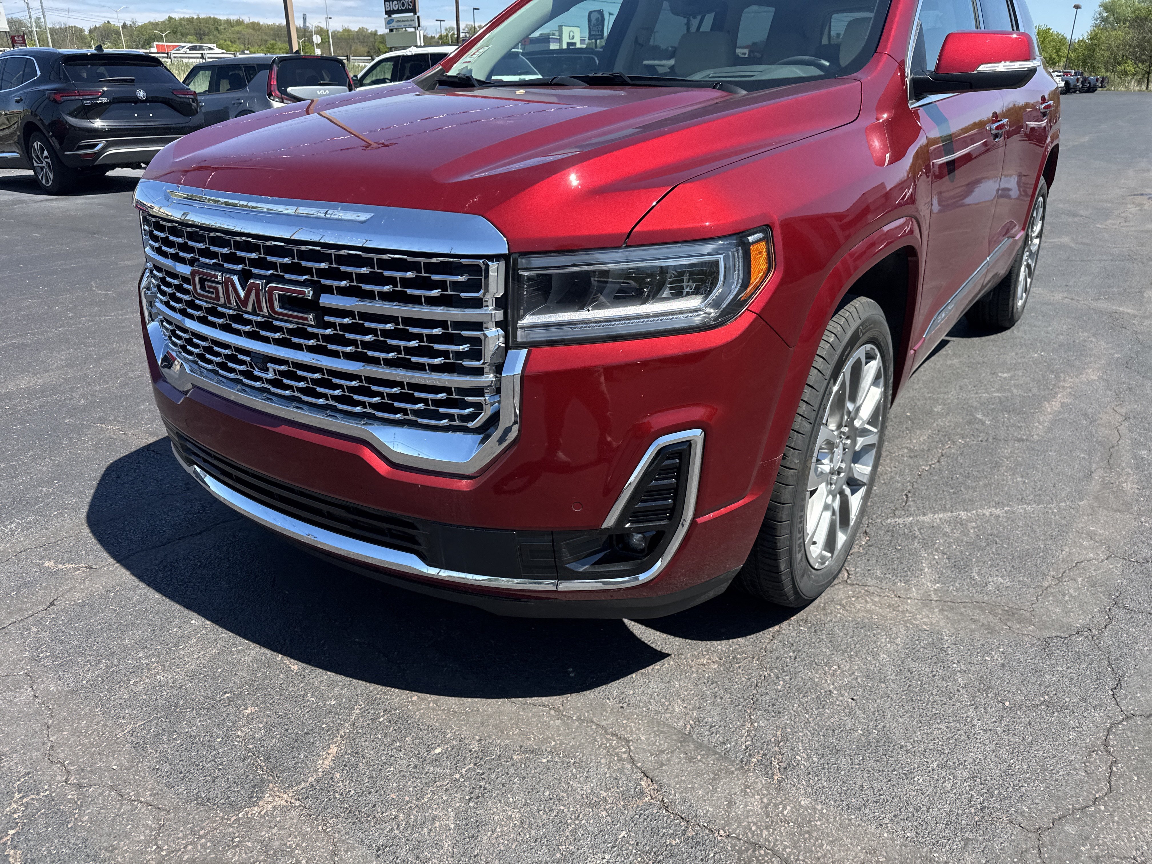 Used 2023 GMC Acadia Denali w/ Denali Ultimate Package AWD/4WD image 10