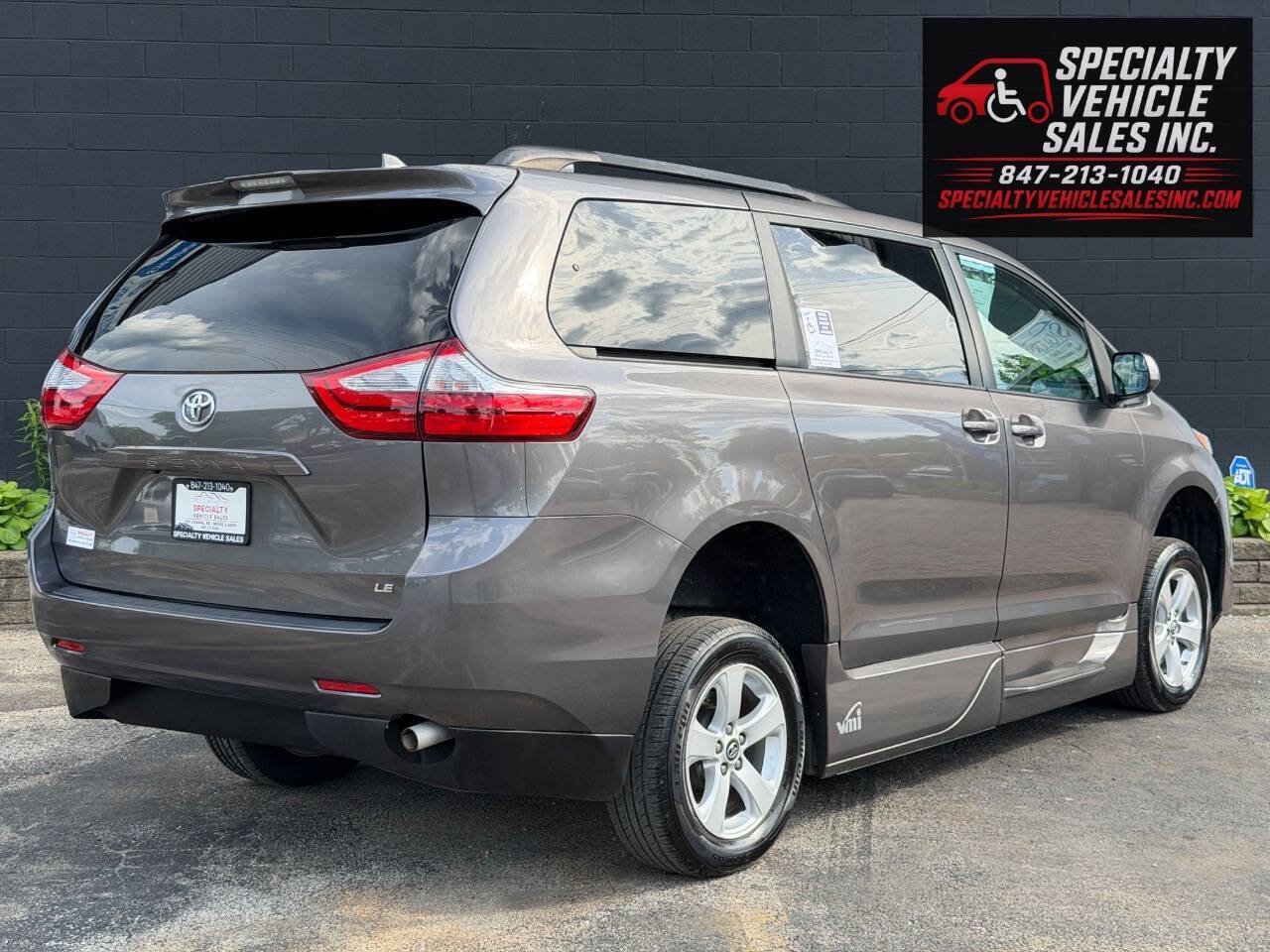 Used 2018 Toyota Sienna LE FWD image 8