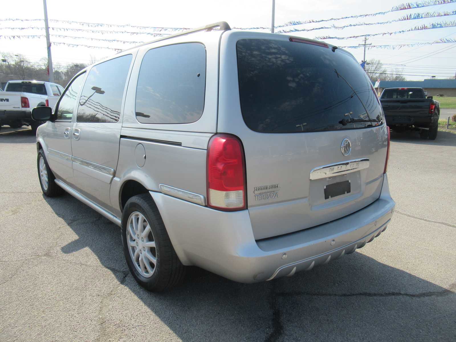Used 2005 Buick Terraza CX image 3
