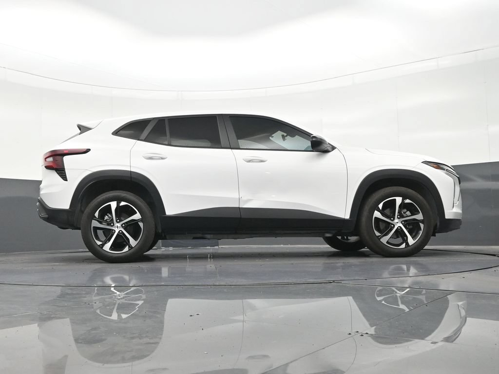 Used 2024 Chevrolet Trax RS FWD image 30