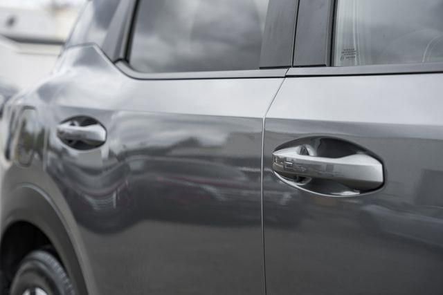 Used 2025 Nissan Kicks SV w/ Charging Package image 16