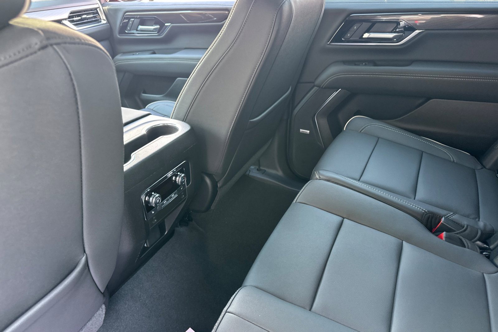 New 2025 GMC Yukon XL Elevation image 10