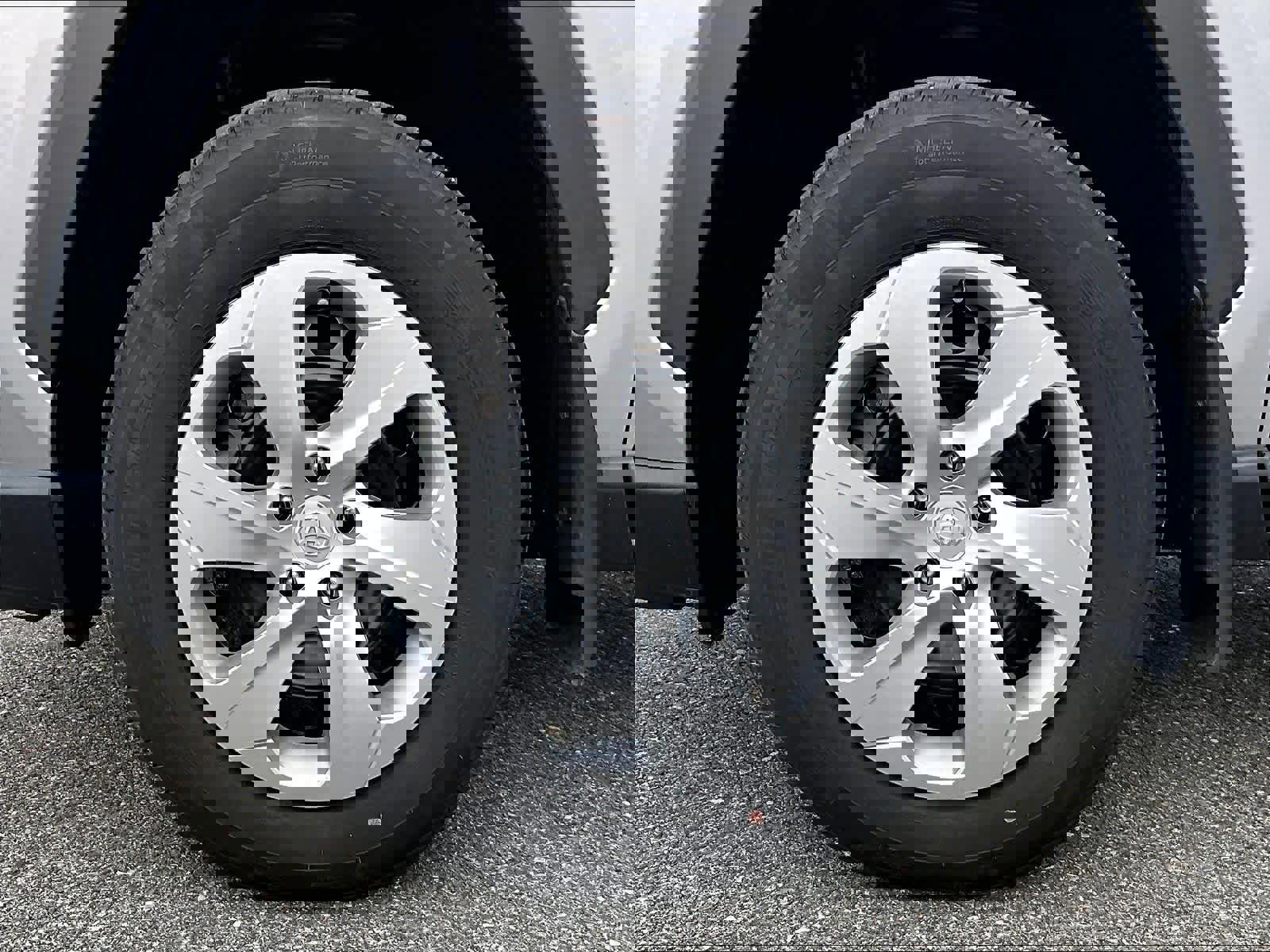 Used 2022 Toyota RAV4 LE image 7