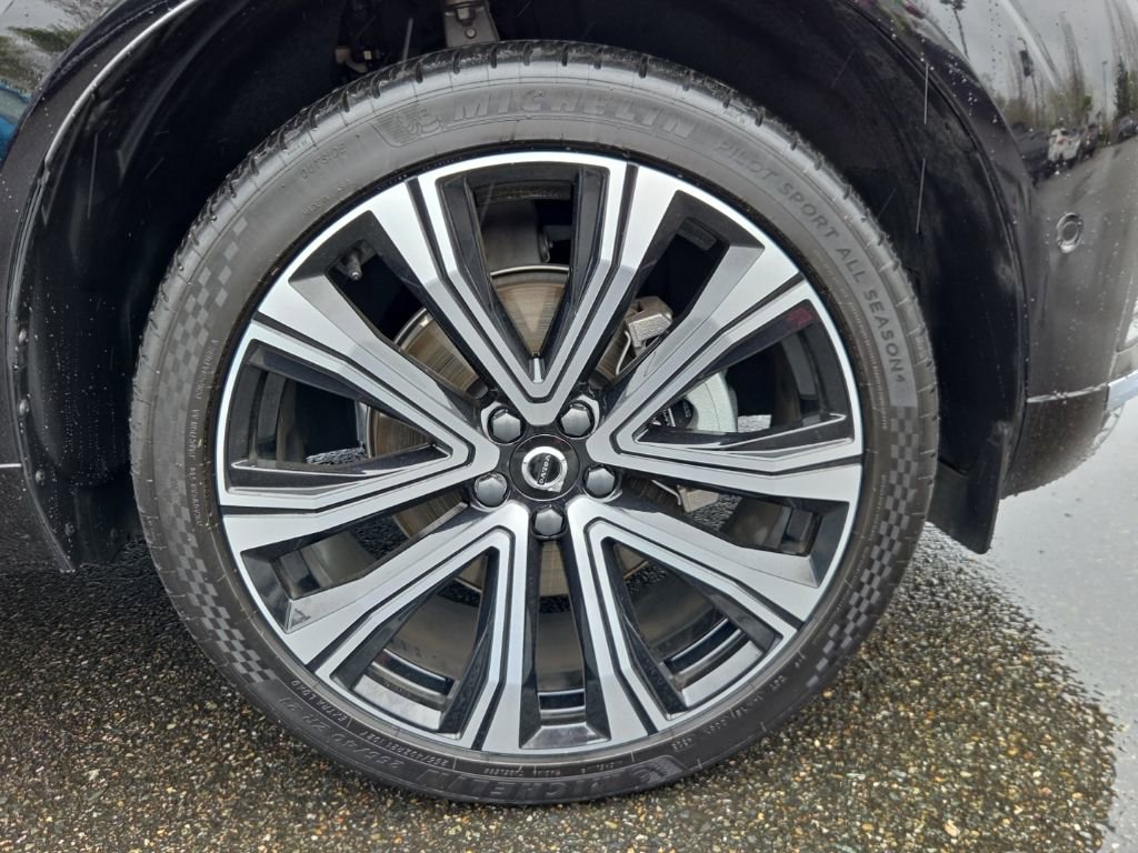 Certified 2023 Volvo XC60 B5 Ultimate w/ Climate Package image 10
