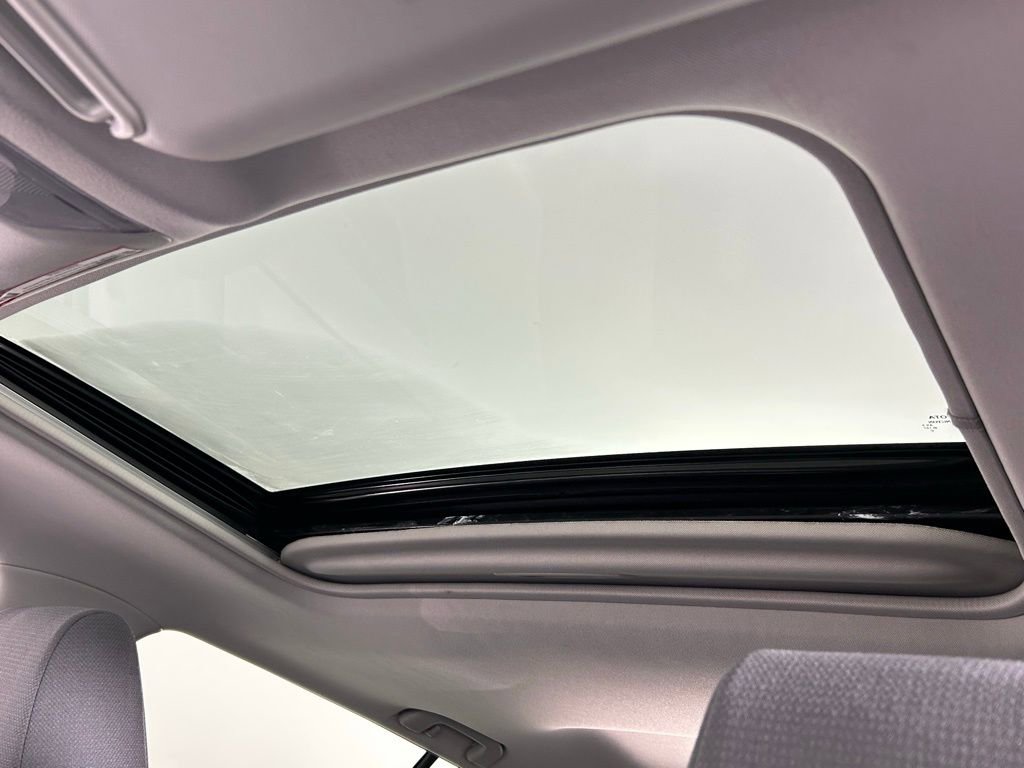 Used 2021 Toyota RAV4 XLE image 30