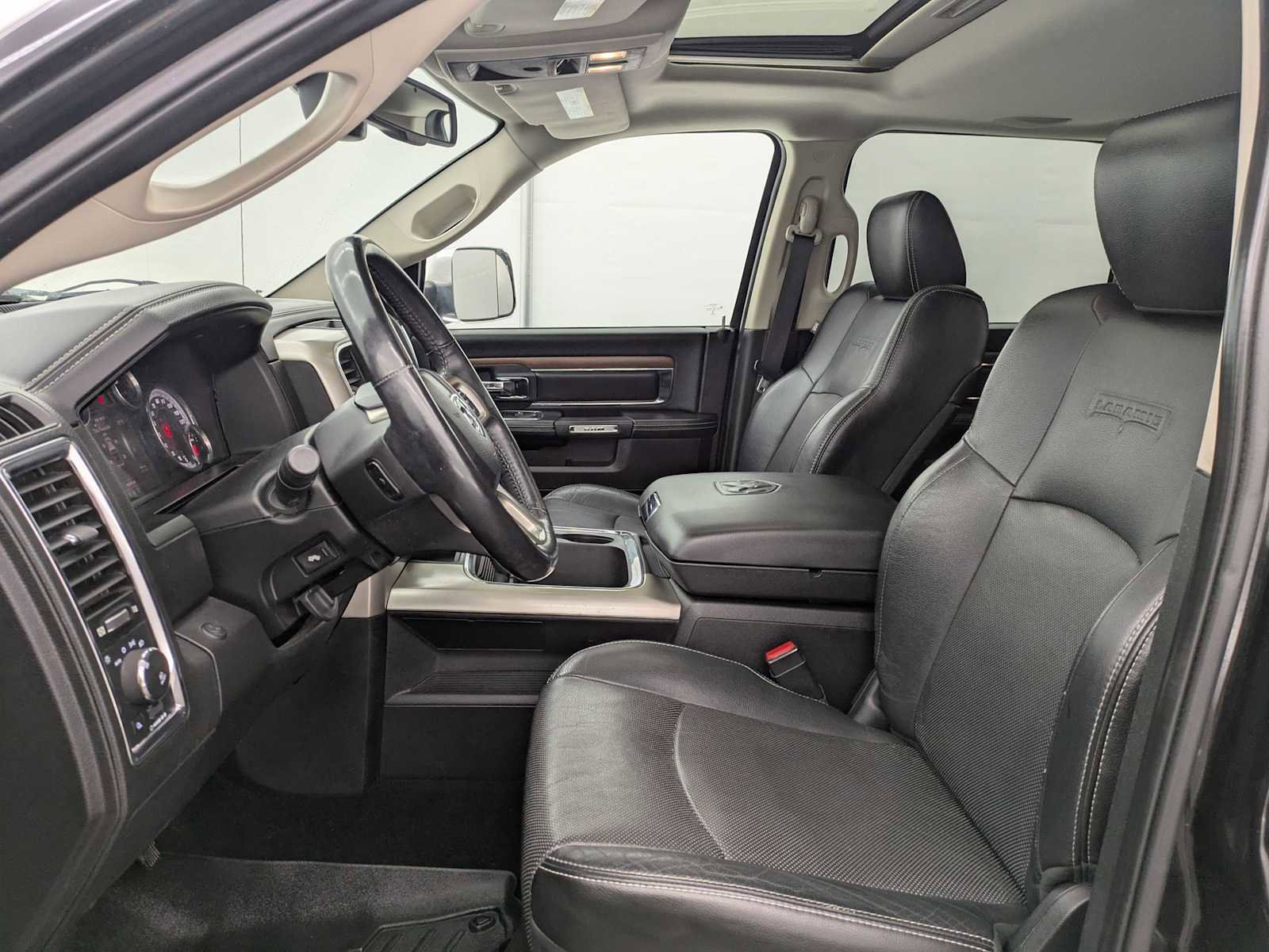 Used 2015 RAM 1500 Laramie image 17