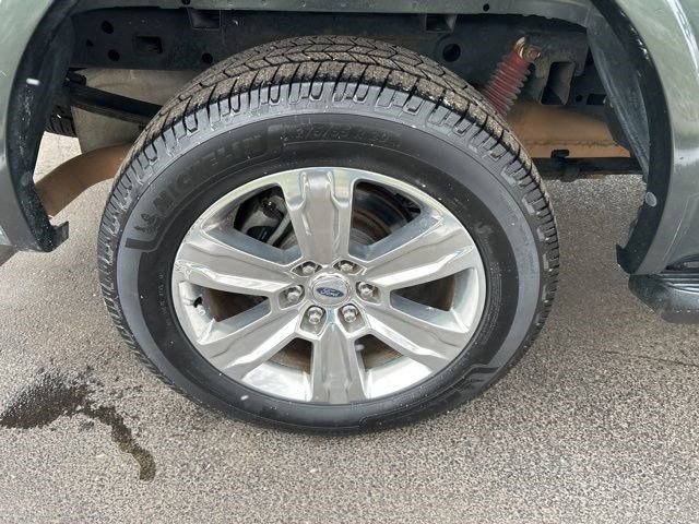 Used 2015 Ford F150 Platinum w/ Equipment Group 701A Luxury image 43