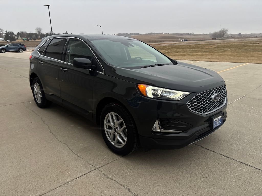 Used 2024 Ford Edge SEL w/ Convenience Package image 3