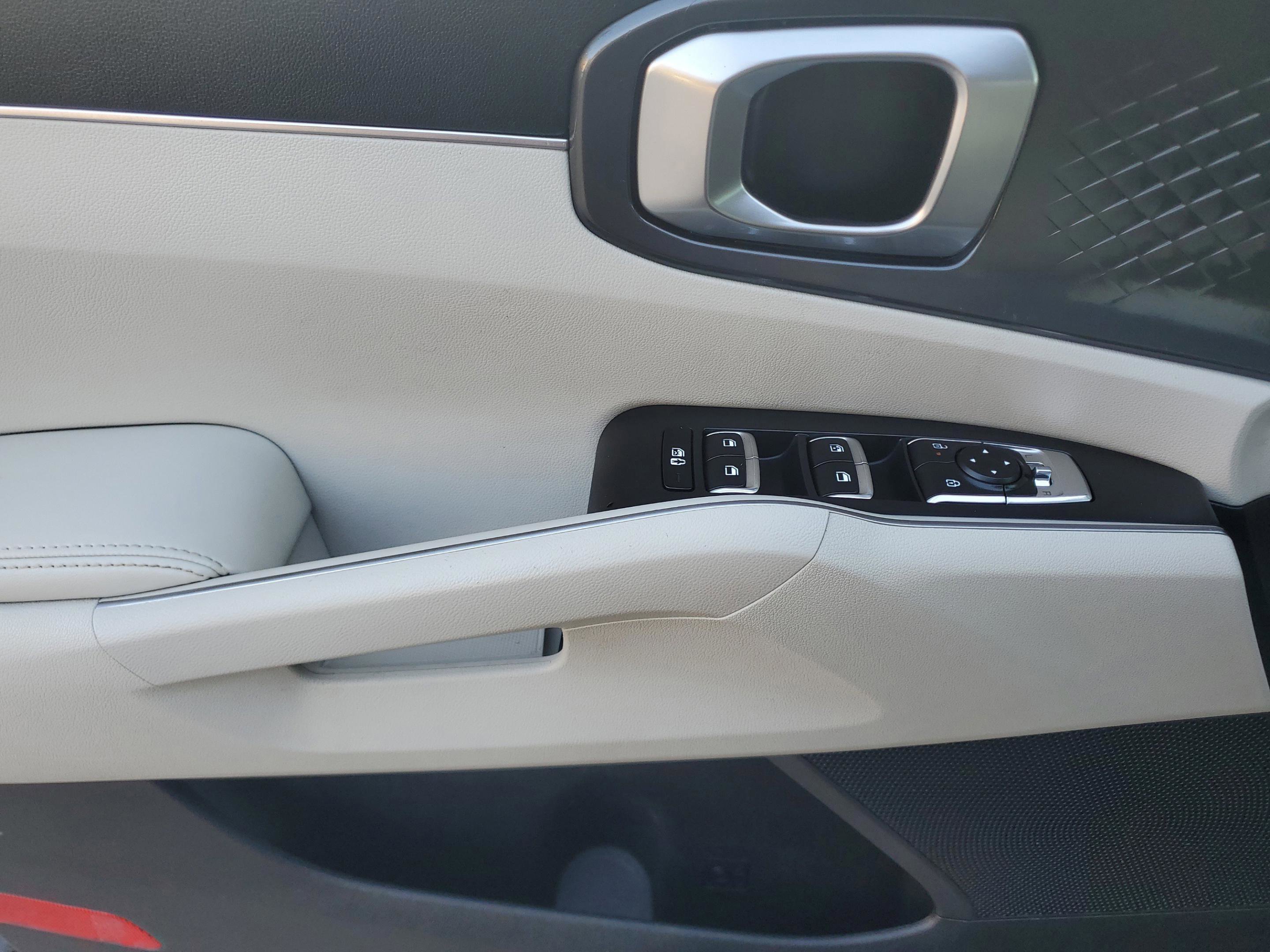 Certified 2025 Kia Sorento S image 16