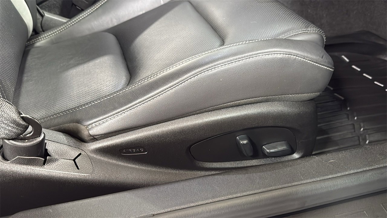 Used 2020 Chevrolet Camaro LT w/ RS Package image 20