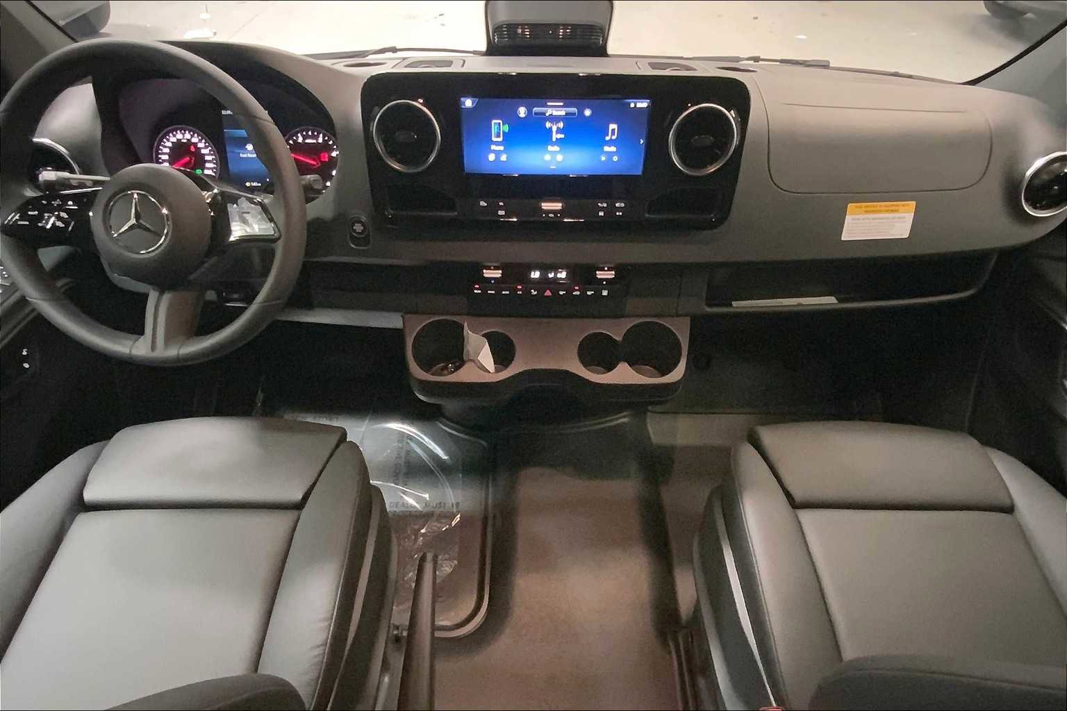 Used 2025 Mercedes-Benz Sprinter 2500 image 16