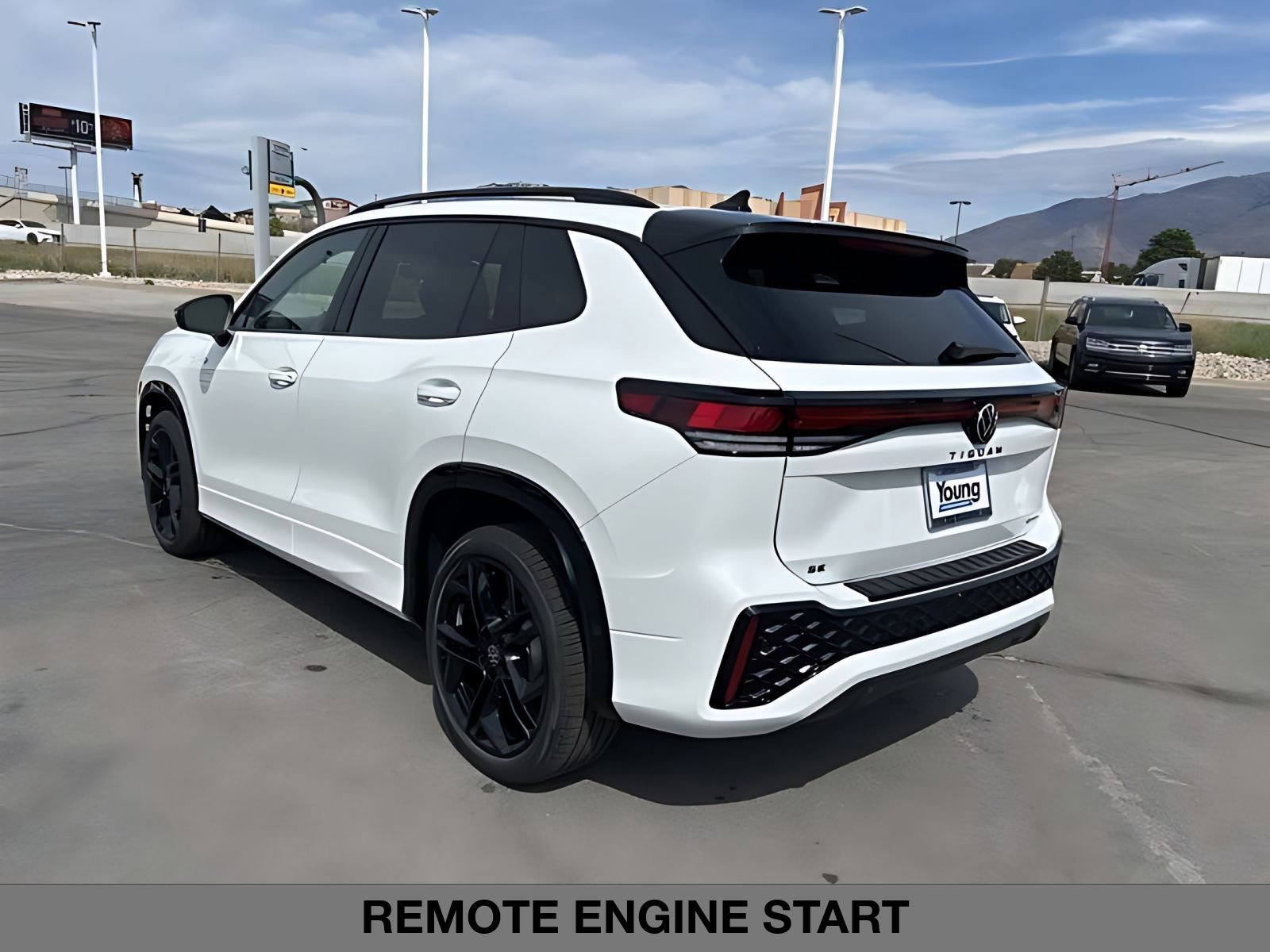 New 2026 Volkswagen Tiguan SE R-Line AWD/4WD image 5
